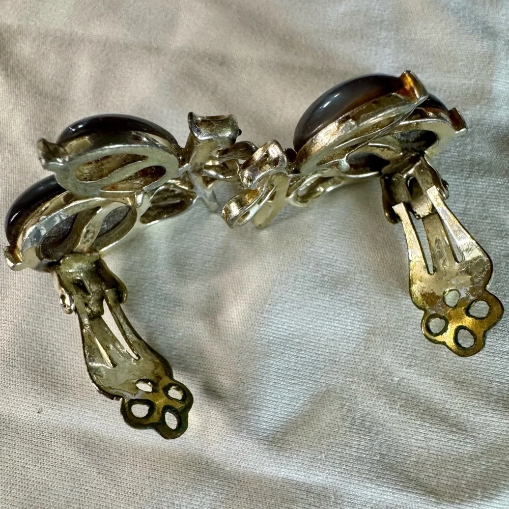 Vintage Lisner 1960’s Gray Moonstone and Silver Women's Clip on Earrings - Picture 5 of 9